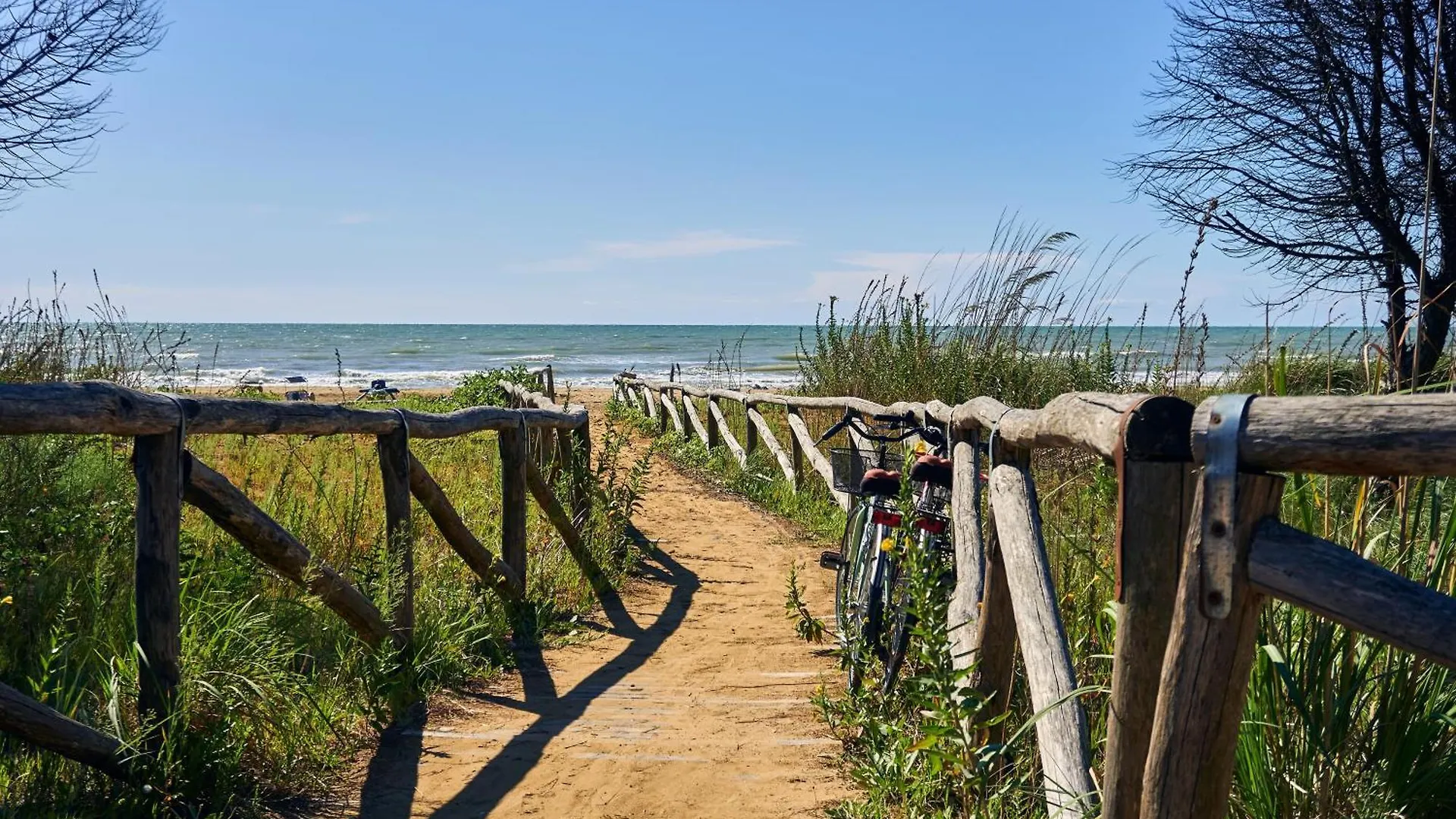 Beach Front Apartment With Sea View - Beahost Bibione Italy